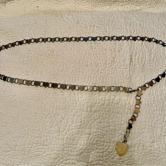 Accessories - Vtg 1950s metal belt. Hearts adjustable w/ dangling heart. 26-32 inch waists.